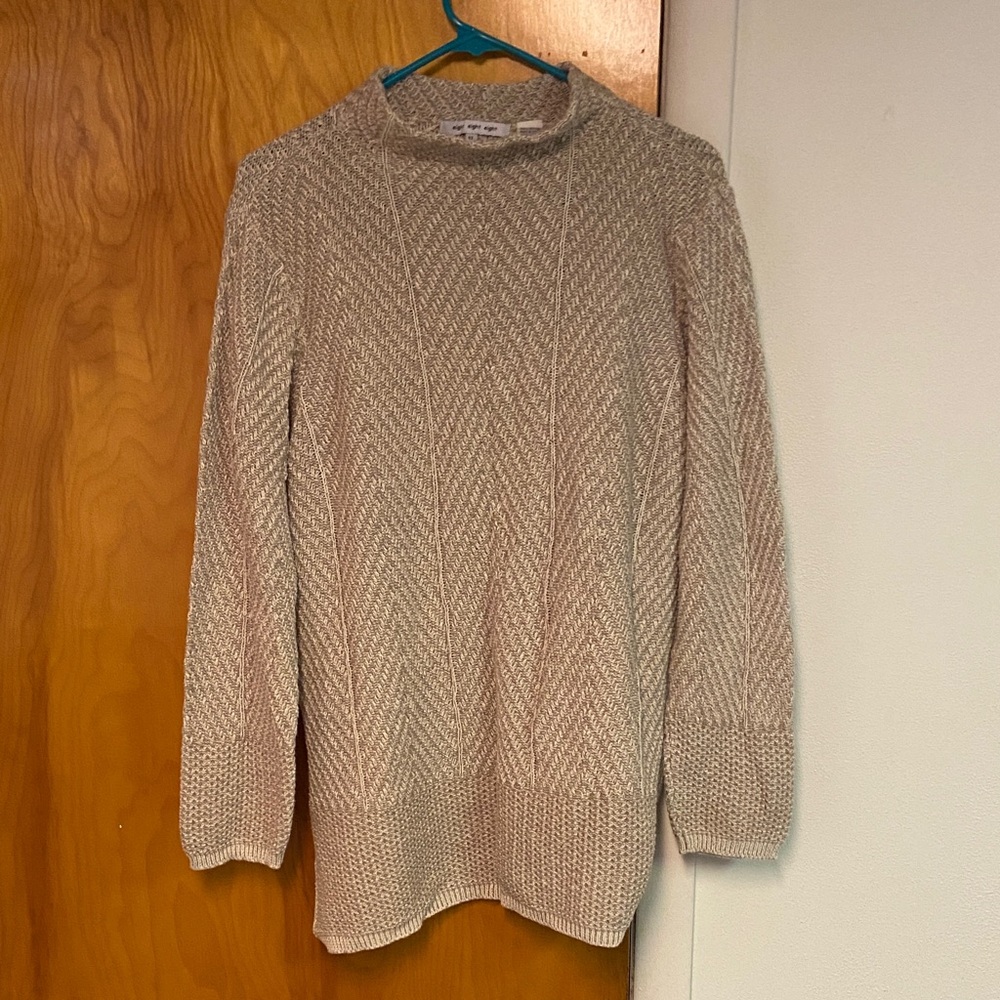 Eight Eight Eight Women's Cream Crewneck Sweater